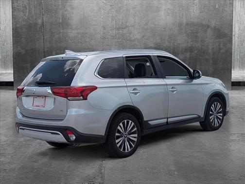 2020 Mitsubishi Outlander SE
