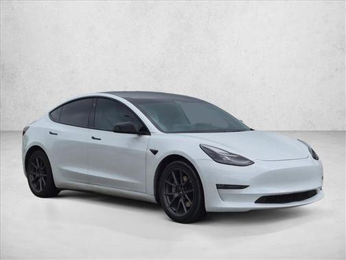 Pearl White Multi-Coat 2022 Tesla Model 3 Standard Range