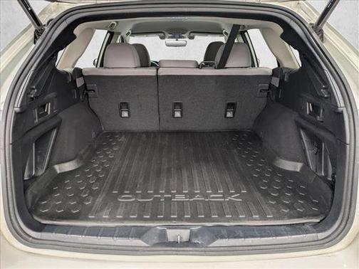 Crystal White Pearl 2022 Subaru Outback Premium