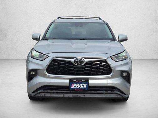 Celestial Silver Metallic 2020 Toyota Highlander LE