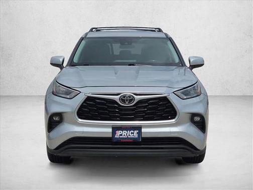 Celestial Silver Metallic 2020 Toyota Highlander LE