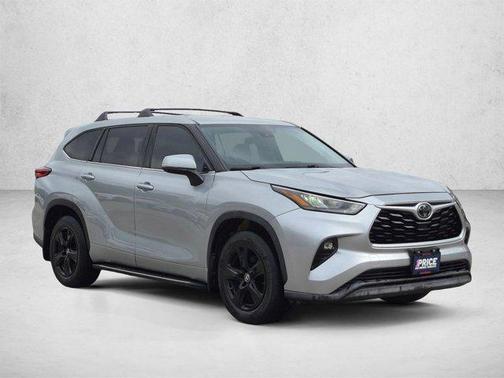 Celestial Silver Metallic 2020 Toyota Highlander LE
