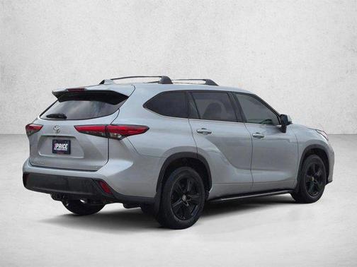 Celestial Silver Metallic 2020 Toyota Highlander LE