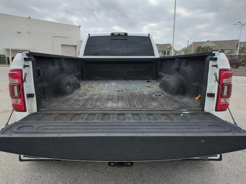 2019 RAM 3500 Laramie Crew Cab 4x4 8' Box