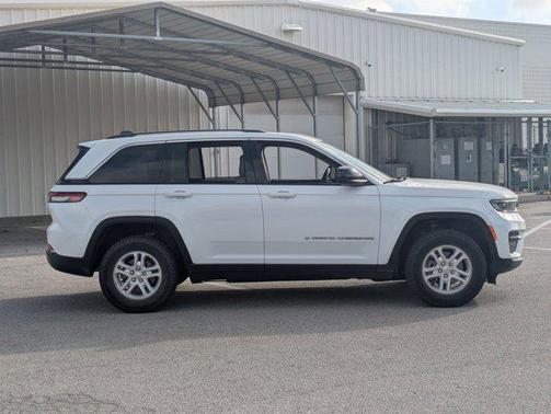 2022 Jeep Grand Cherokee Laredo