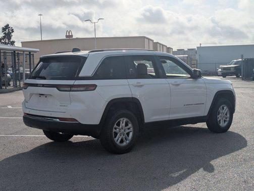 2022 Jeep Grand Cherokee Laredo