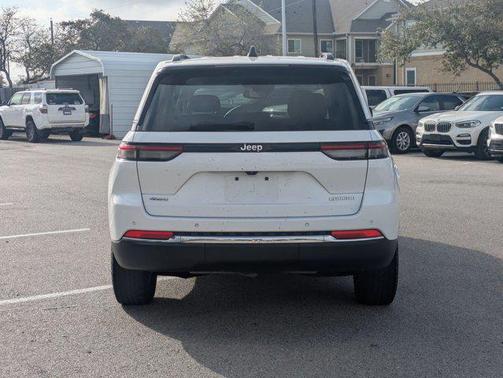 2022 Jeep Grand Cherokee Laredo