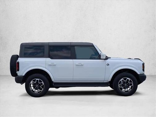 Oxford White 2025 Ford Bronco Outer Banks