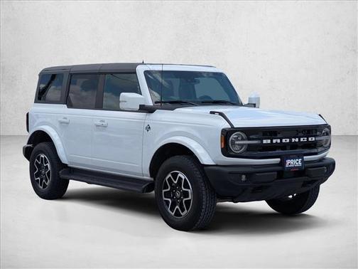 Oxford White 2025 Ford Bronco Outer Banks