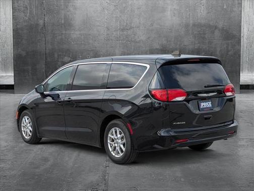 2022 Chrysler Voyager LX
