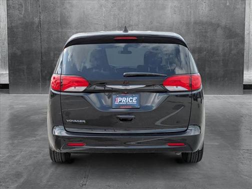 2022 Chrysler Voyager LX