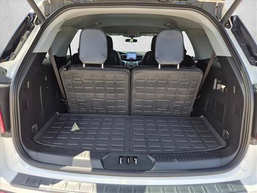 Star White Metallic Tri-Coat 2022 Ford Explorer XLT