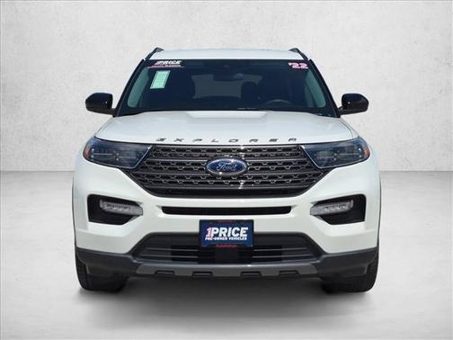 Star White Metallic Tri-Coat 2022 Ford Explorer XLT