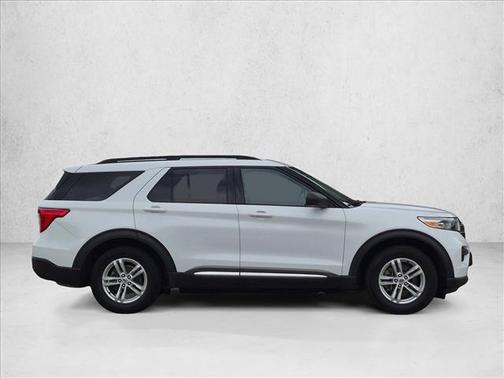 Oxford White 2021 Ford Explorer XLT