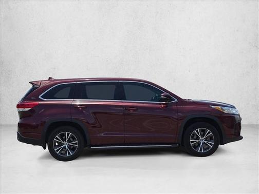 Ooh La La Rouge Mica 2017 Toyota Highlander LE Plus