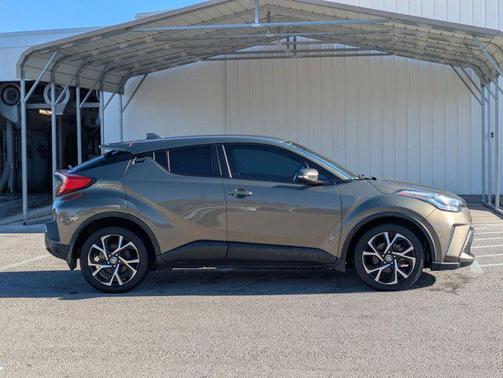 2021 Toyota C-HR XLE