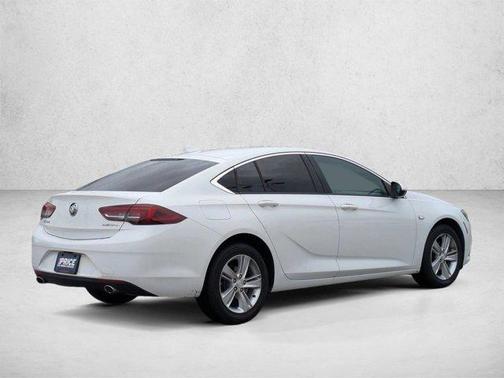 Summit White 2018 Buick Regal Sportback Preferred