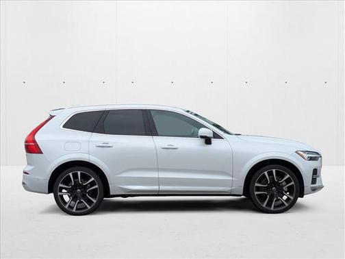 2022 Volvo XC60 B6 Inscription