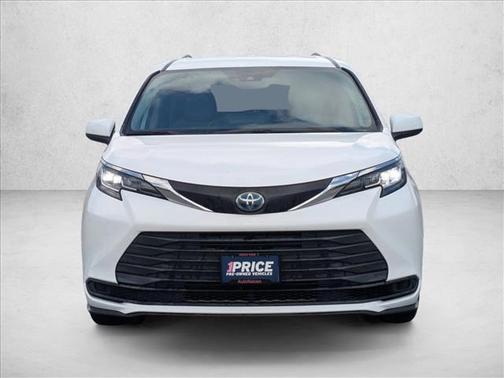 Super White 2021 Toyota Sienna LE