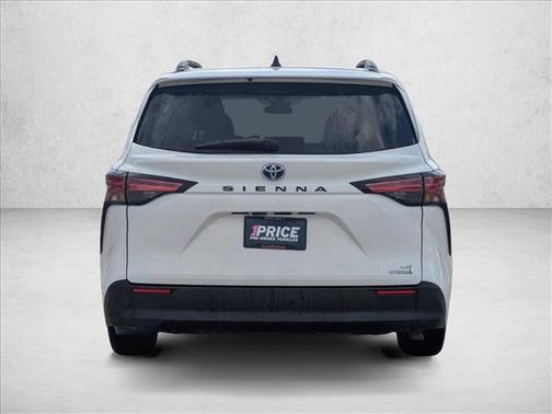 Super White 2021 Toyota Sienna LE