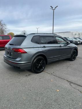 2022 Volkswagen Tiguan 2.0T SE R-Line Black