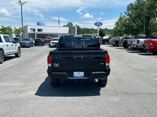 2022 Toyota Tacoma SR
