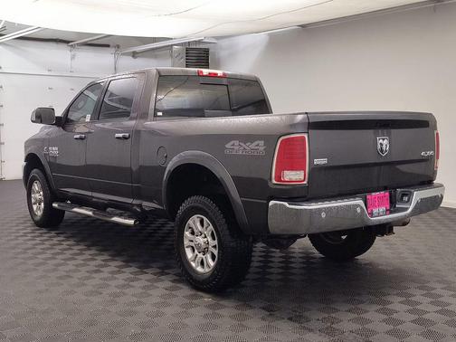 2017 RAM 2500 Laramie Crew Cab 4x4 6'4' Box