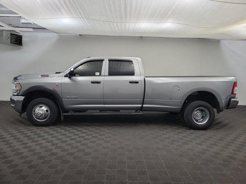 2022 RAM 3500 Tradesman Crew Cab 4x4 8' Box