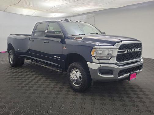 2022 RAM 3500 Tradesman Crew Cab 4x4 8' Box
