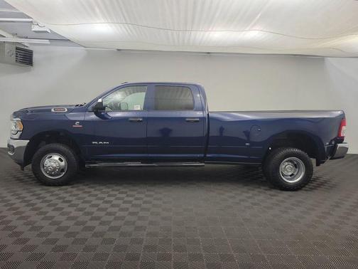 2022 RAM 3500 Tradesman Crew Cab 4x4 8' Box