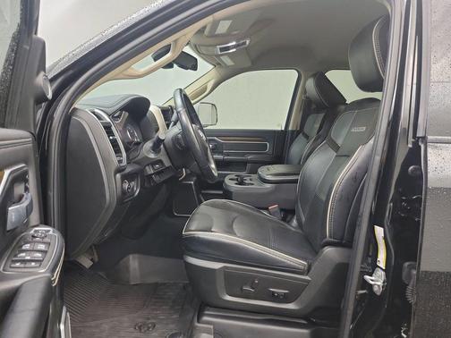 2022 RAM 2500 Laramie Crew Cab 4x4 6'4' Box