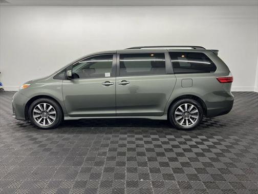 2020 Toyota Sienna XLE