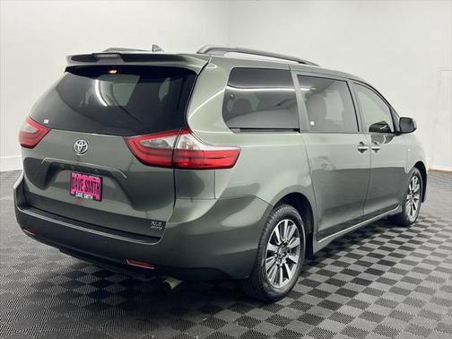 2020 Toyota Sienna XLE