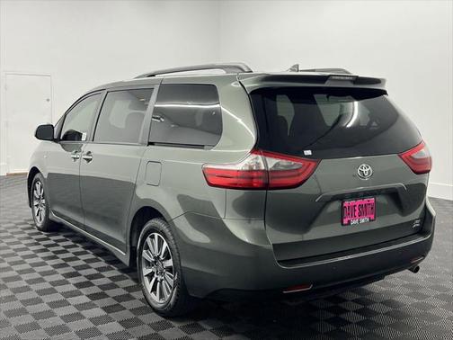 2020 Toyota Sienna XLE