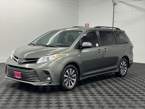 2020 Toyota Sienna XLE