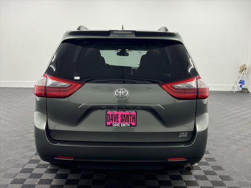 2020 Toyota Sienna XLE