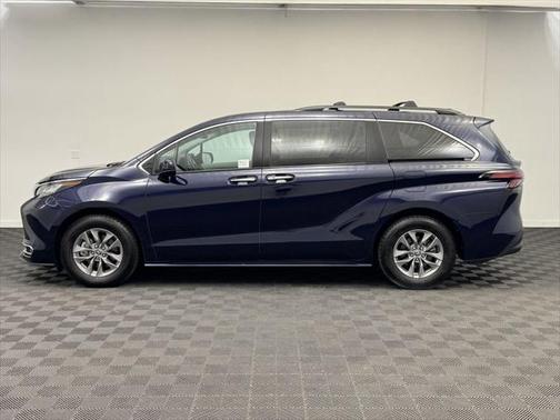 2022 Toyota Sienna XLE 7 Passenger
