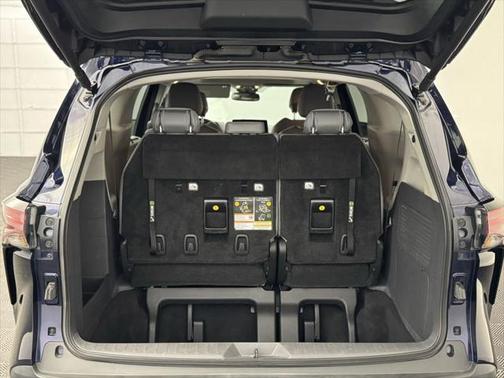 2022 Toyota Sienna XLE 7 Passenger