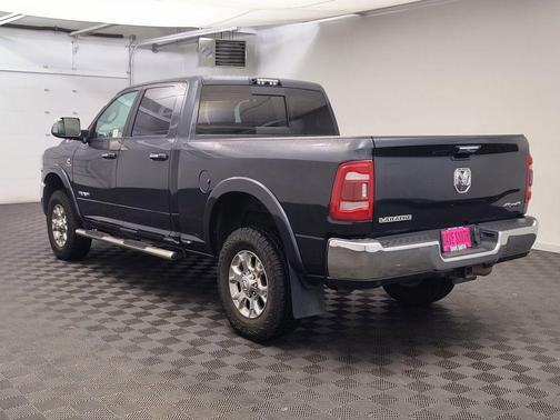 2020 RAM 2500 Laramie Crew Cab 4X4 6'4' Box