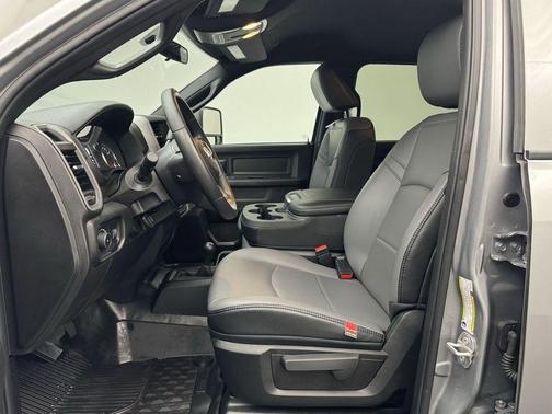 2024 RAM 3500 Tradesman Crew Cab 4x4 8' Box