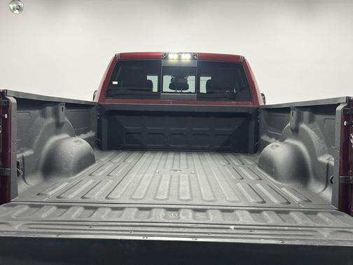 2018 RAM 2500 Laramie Crew Cab 4x4 8' Box