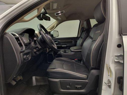 Bright White Clearcoat 2019 RAM 2500 Laramie Crew Cab 4x4 6'4' Box