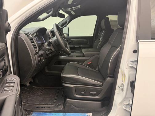 Bright White Clearcoat 2026 RAM 3500 Limited Crew Cab 4x4 8' Box