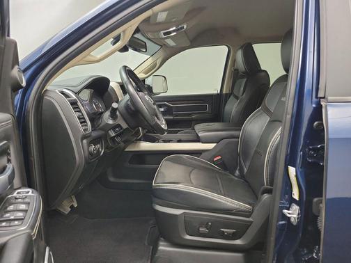 2022 RAM 3500 Laramie Crew Cab 4x4 8' Box