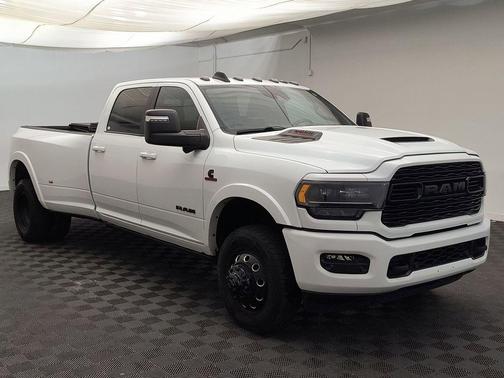 2024 RAM 3500 Limited Crew Cab 4x4 8' Box