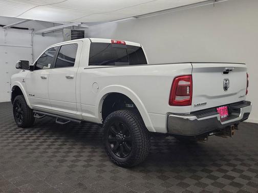 2020 RAM 2500 Laramie Crew Cab 4X4 6'4' Box