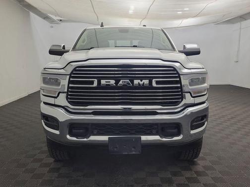 2020 RAM 2500 Laramie Crew Cab 4X4 6'4' Box