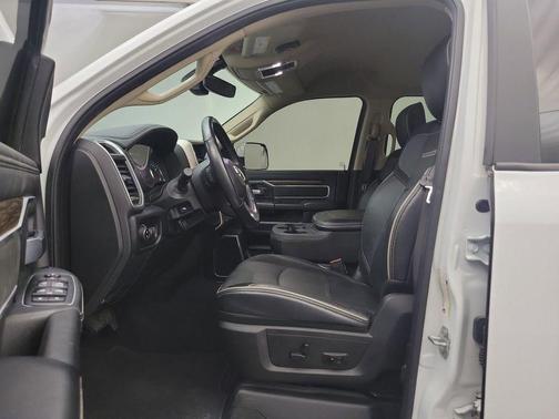 2020 RAM 2500 Laramie Crew Cab 4X4 6'4' Box