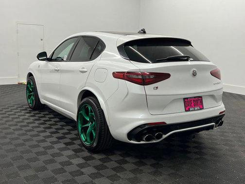 Trofeo White Tri-Coat 2018 Alfa Romeo Stelvio Quadrifoglio