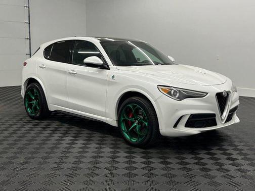 Trofeo White Tri-Coat 2018 Alfa Romeo Stelvio Quadrifoglio